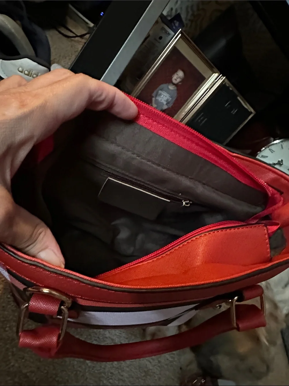 Small tote with wallet